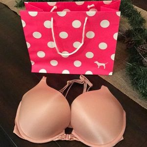 Victoria Secret Bra in 34D Bombshell plunge